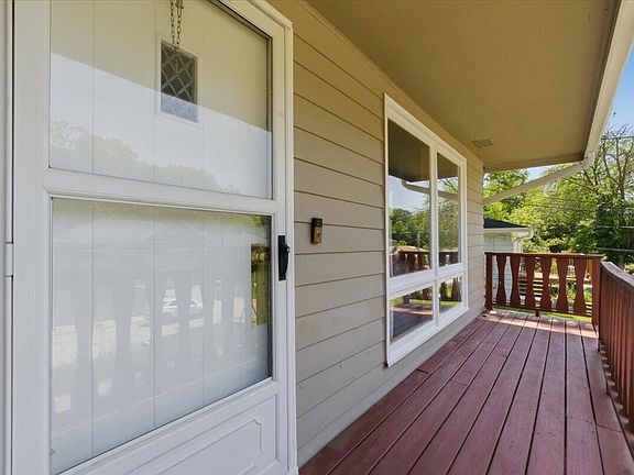 3rd image of 821 McKenzie Ave