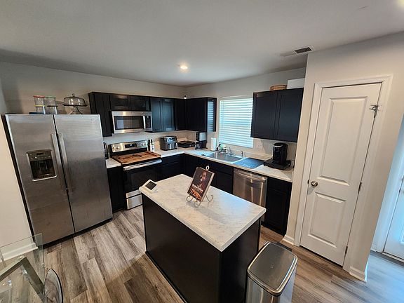 3rd image of 6816 Ludell Ln