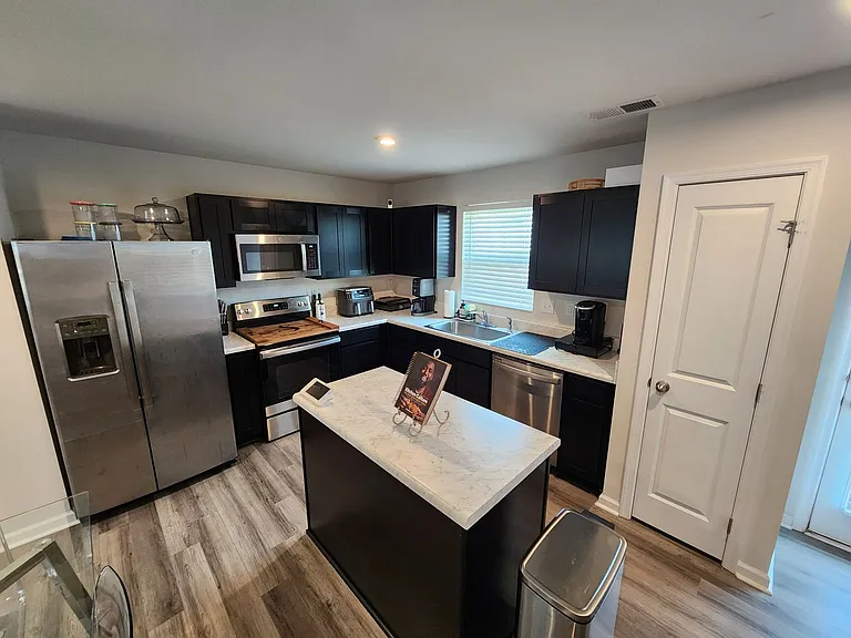 6816 Ludell Ln — Photo 3