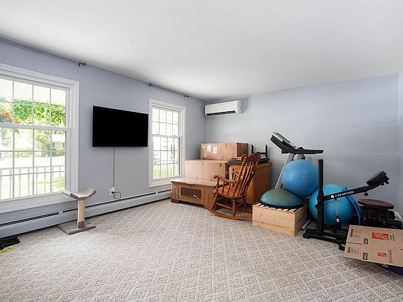 3rd image of 1726 Pineknoll Dr SE