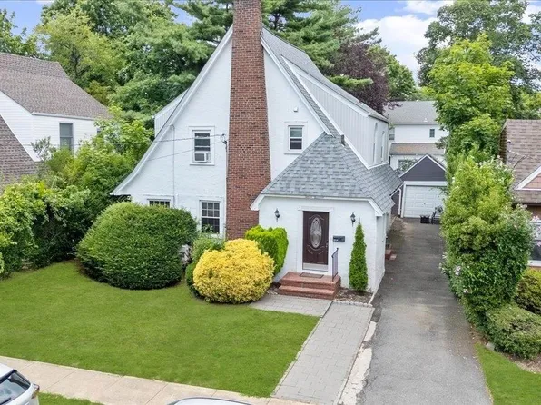 1514 Moffitt Avenue, Hewlett, NY 11557