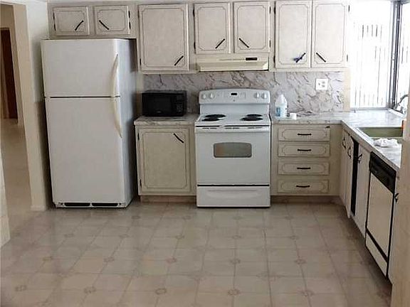 4th image of 9390 SW 55th St