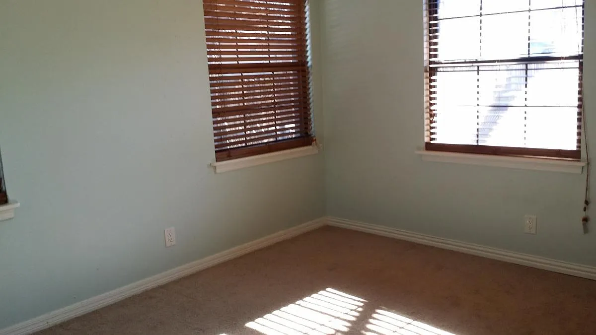 3 bed, 1.5 bath, 1300 sqft, $1,995 — Photo 4