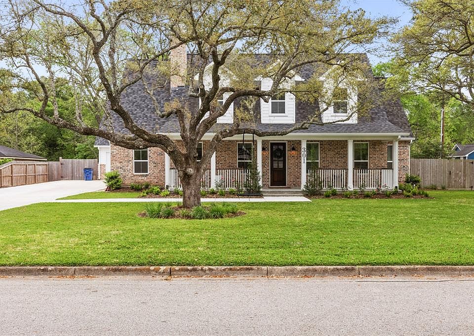 1st image of 301 Quaker Dr