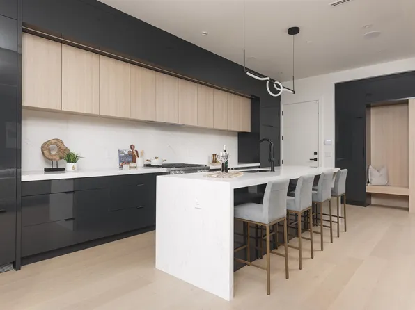 3232 W 38th Ave #2, Vancouver, BC V6N 2X6