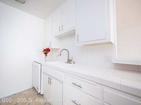 5th image of 336 S Alexandria Ave APT 24