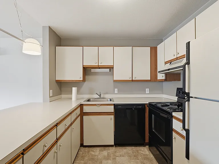 325 Division St #108 — Photo 5