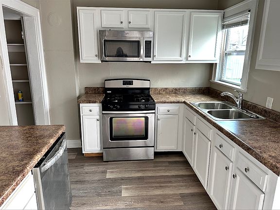 3rd image of 2607 Medary Ave