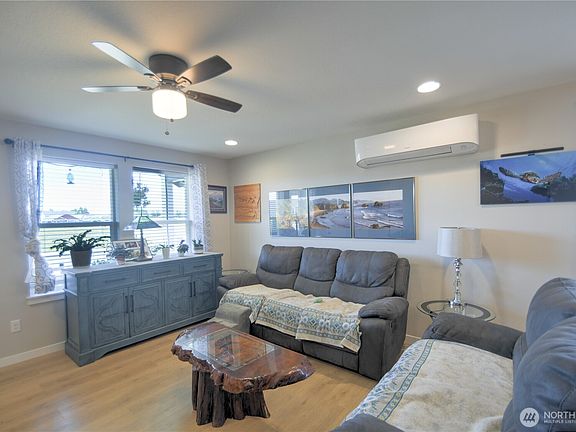 3rd image of 410 Herren Avenue