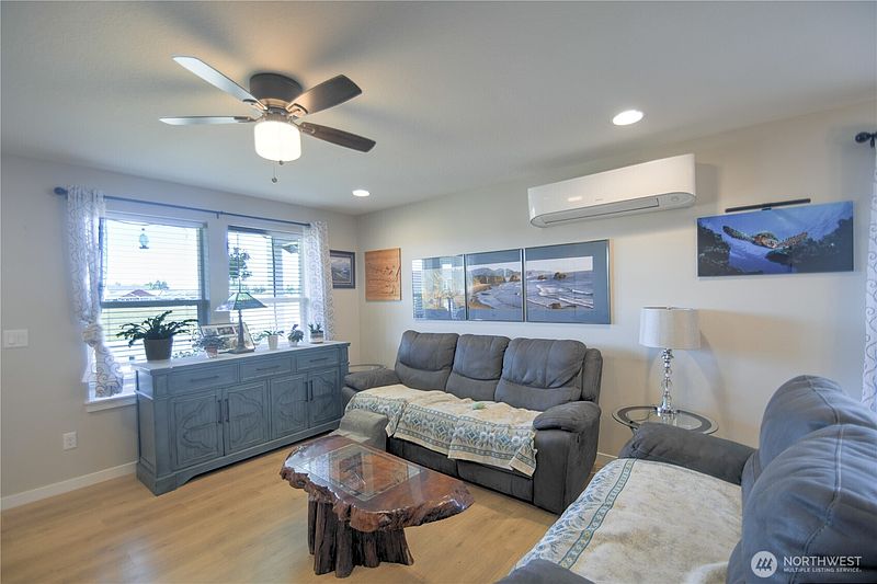 3rd image of 410 Herren Avenue