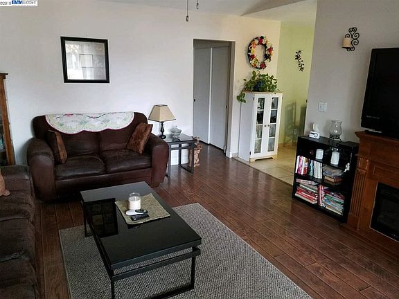 3rd image of 1444 Birch Dr