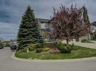204 Eversyde Mews SW, Calgary, AB T2Y 5A4