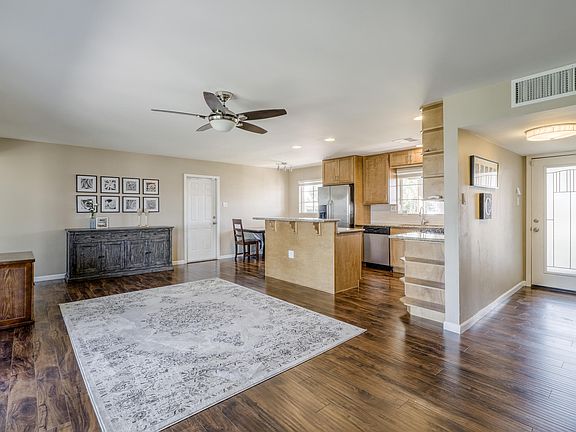 5th image of 3101 E Glenrosa Ave