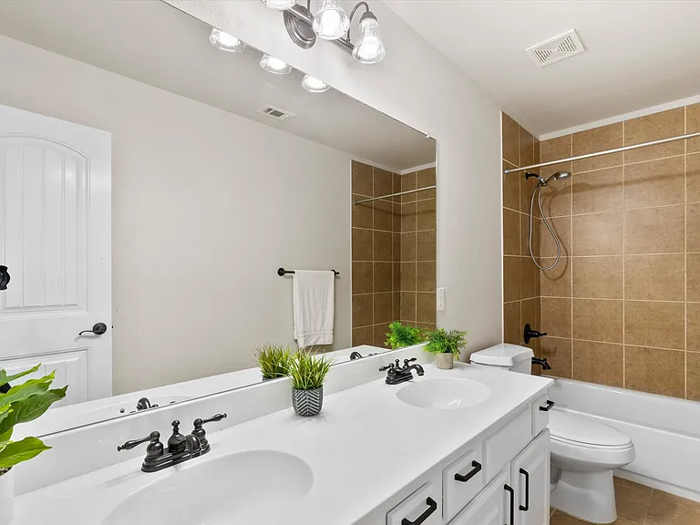 821 Westwood Ct — Photo 14