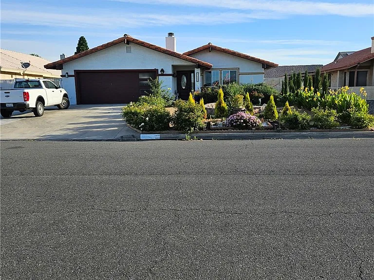 17990 Lakeview Dr — Photo 1