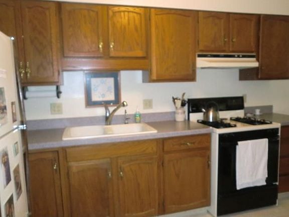3rd image of 1828 Holly Ct