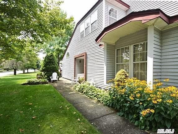 2nd image of 13 Yorktown Ct
