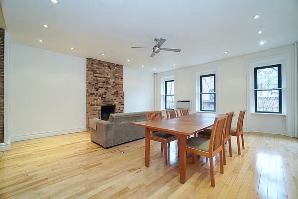 Sold by REMAX Elite | media 14