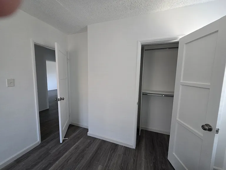1349 W 35th Pl #2 — Photo 15