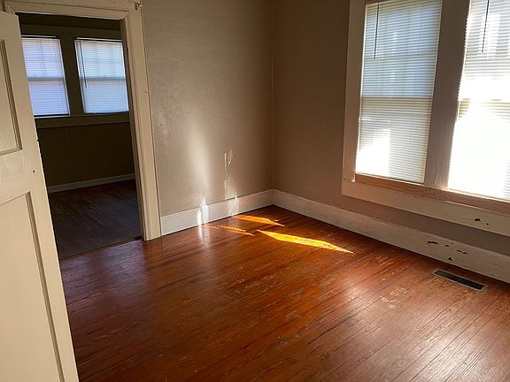 4th image of 819 Edgewood St #819