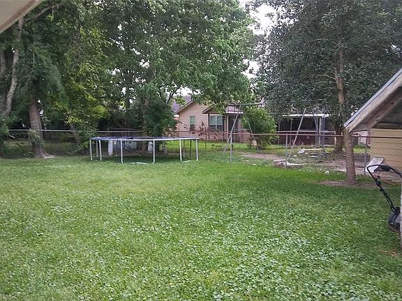 4th image of 3618 Hollybrook Ln