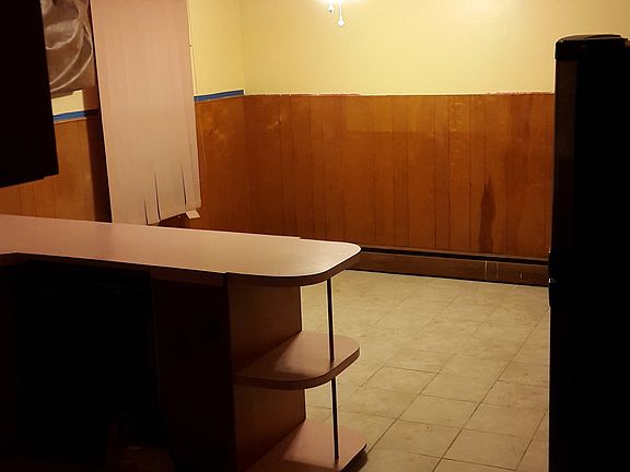 Right side: Dining area/kicthen