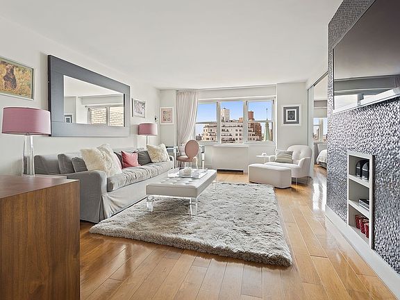 2nd image of 69 W 9th St #Phf
