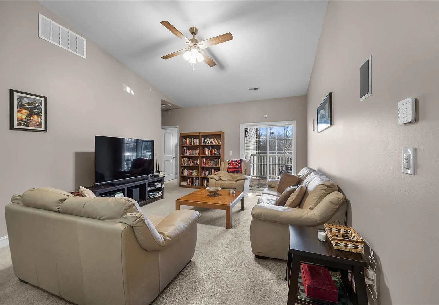 2 bed, 980 sqft, $1,600 — Photo 3