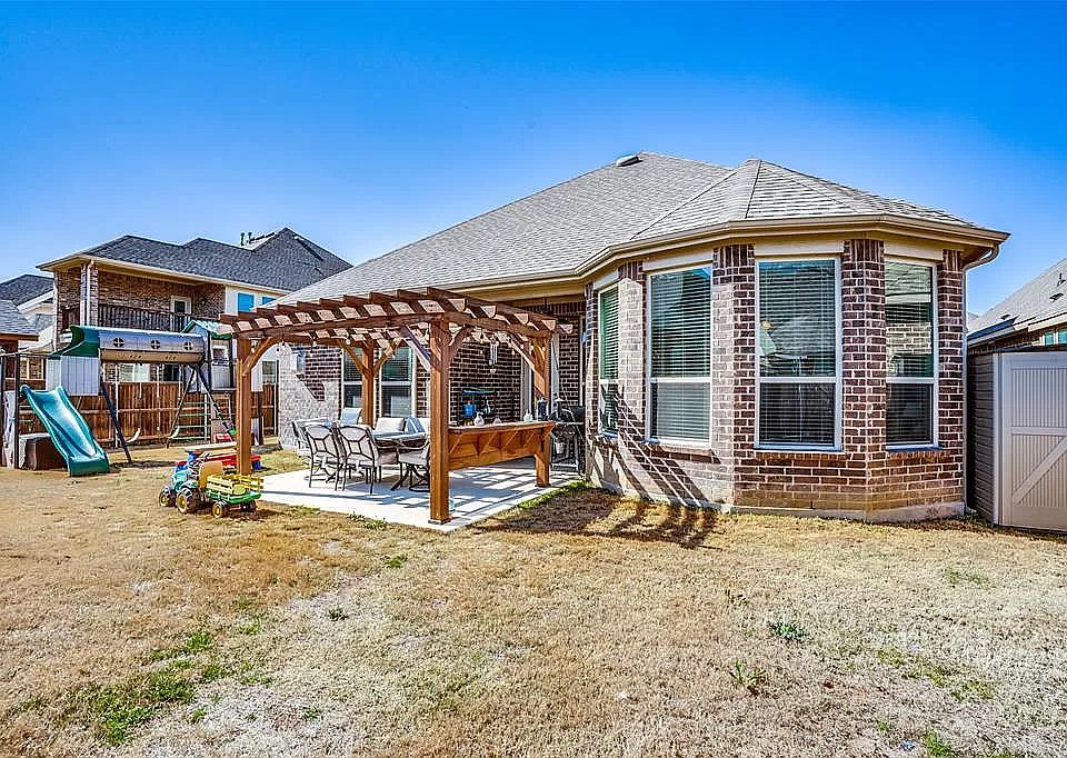 1st image of 4614 Plumeria Dr