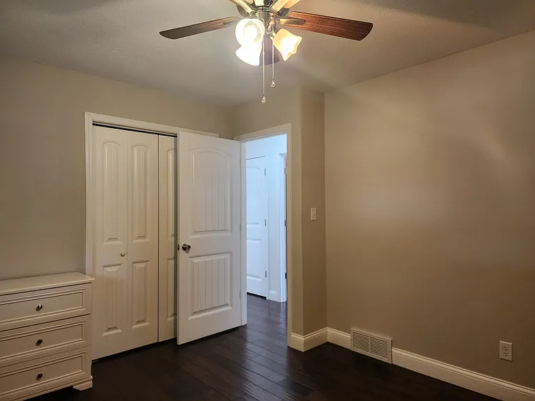2302 Sherwood Dr — Photo 33