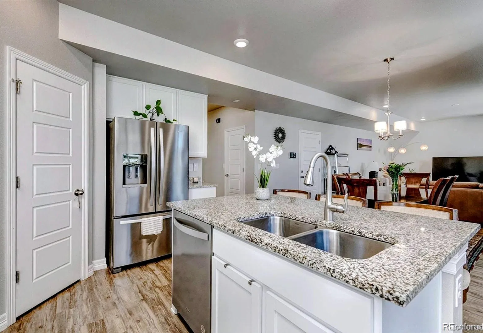 4 bed, 2.5 bath, 1954 sqft, $3,100 — Photo 1