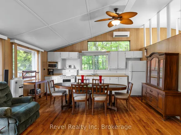 1096 Cowan Park Rd, Muskoka Lakes, ON P0B 1M0