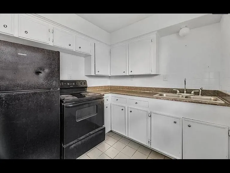 26 Farrell St #4 — Photo 6