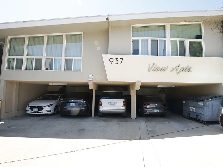 937 Hilldale Ave — Photo 3