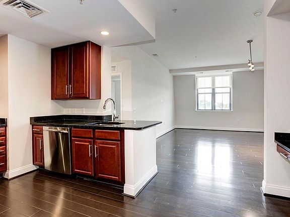 3rd image of 1111 Oronoco St Unit 531