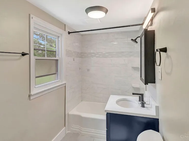 1646 King Ave — Photo 12
