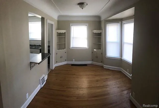 2 bed, 1.0 bath, 897 sqft, $1,600 — Photo 3