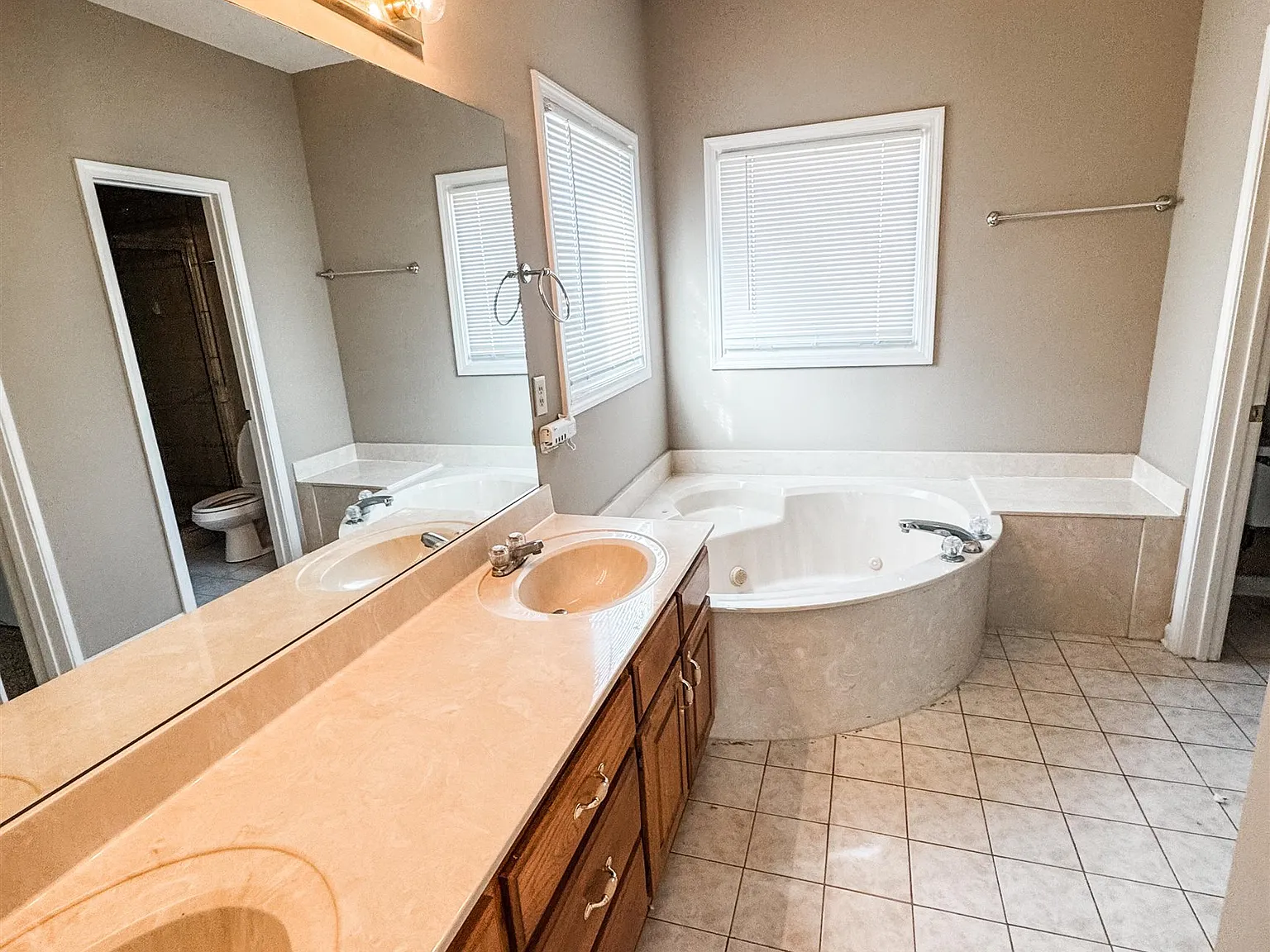 4 bed, 3.5 bath, 2659 sqft, $2,800 — Photo 4