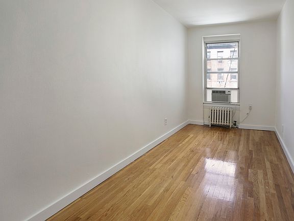 4th image of 275 W 22nd St #2B2