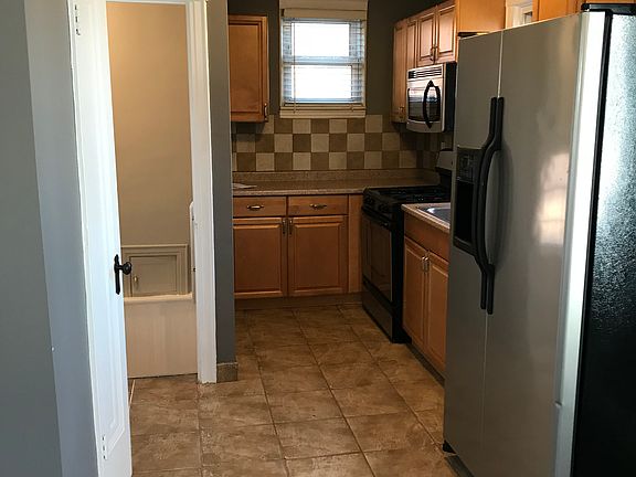 3rd image of 743 N Waverly St