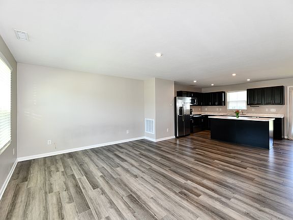 3rd image of 9739 Oak Grove Dr