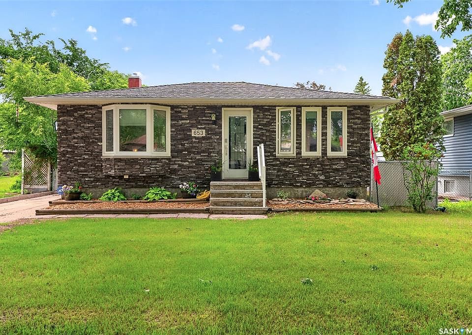 1st image of 653 Duffield STREET W