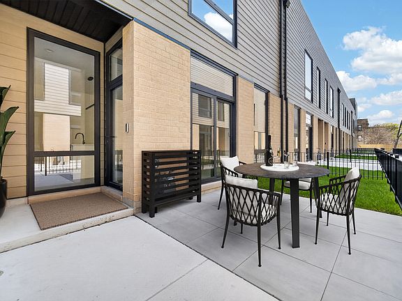 2nd image of 6218 S Woodlawn Ave #F