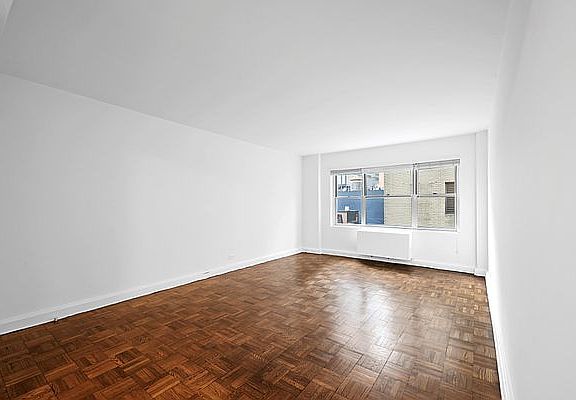 3rd image of 136 E 55th St APT 4B