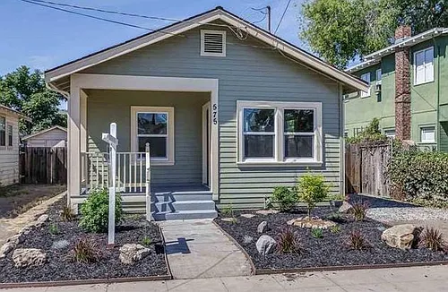 575 McLeod St Photo 1
