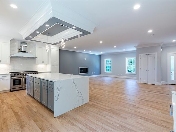4th image of 239 Hardy Pond Rd