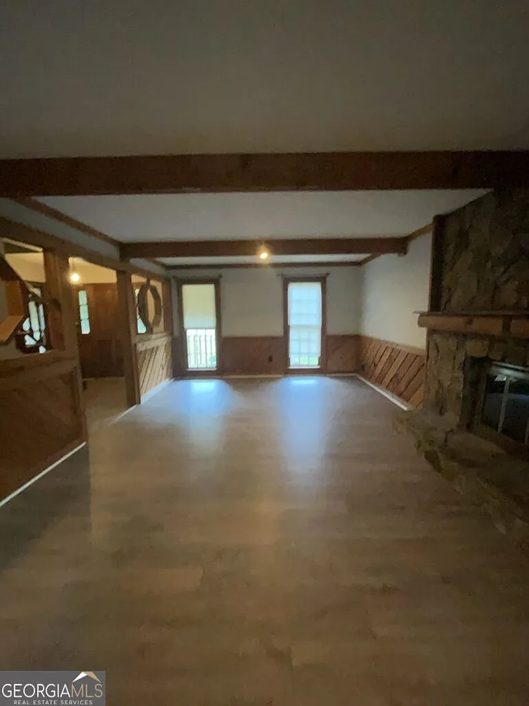 3 bed, 2.5 bath, 2100 sqft, $2,400 — Photo 3