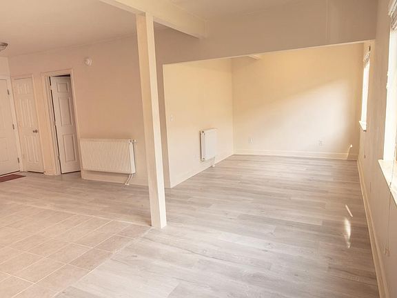 4th image of 422 S Washington St #3
