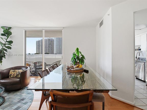 4th image of 701 Brickell Key Blvd APT 610