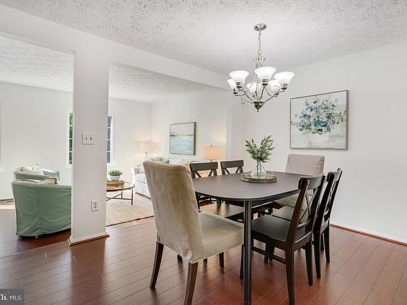 3rd image of 2906 Montauk Ct